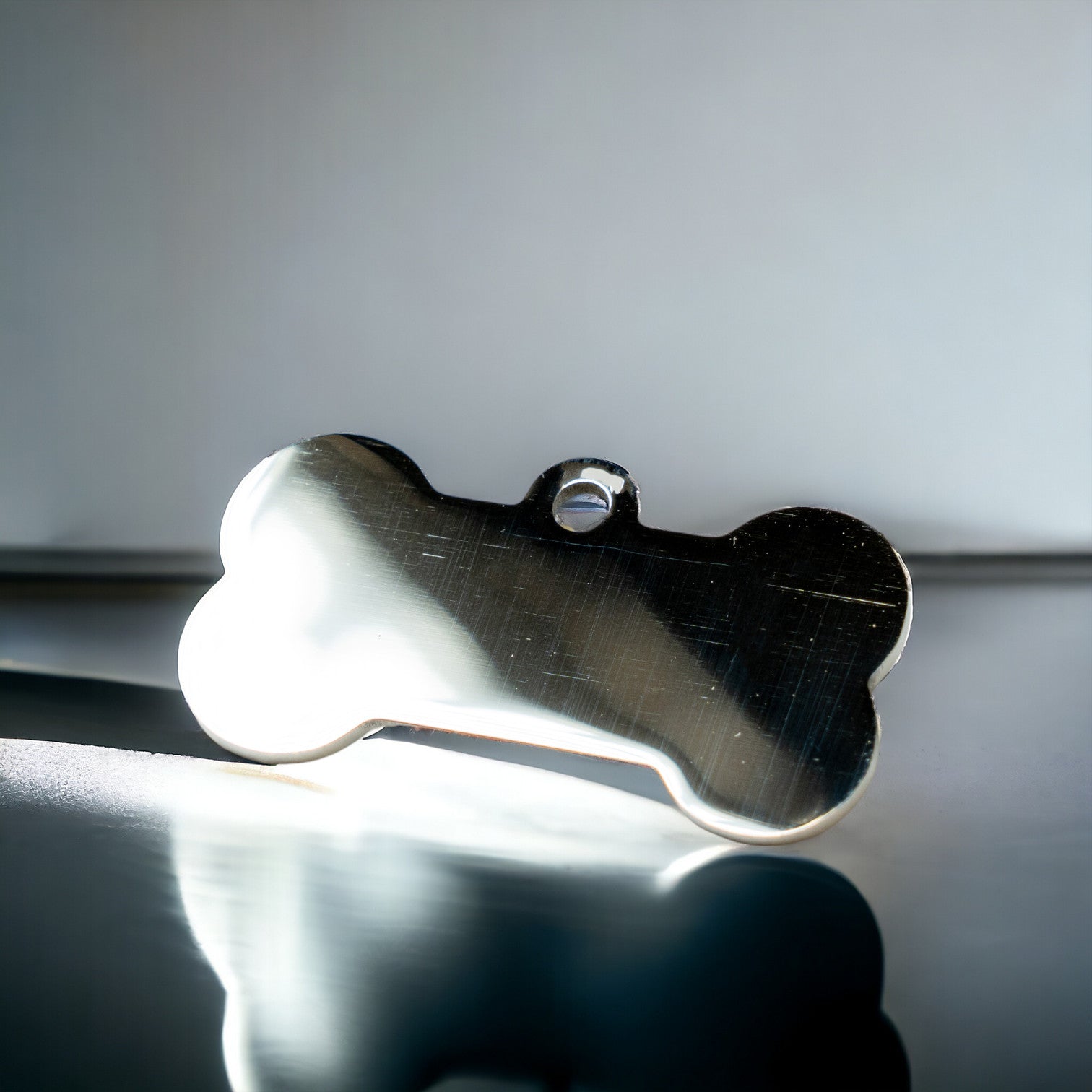 PFOTENMARKE - Edelstahl Hundemarke Anhänger Knochen mit individueller Gravur