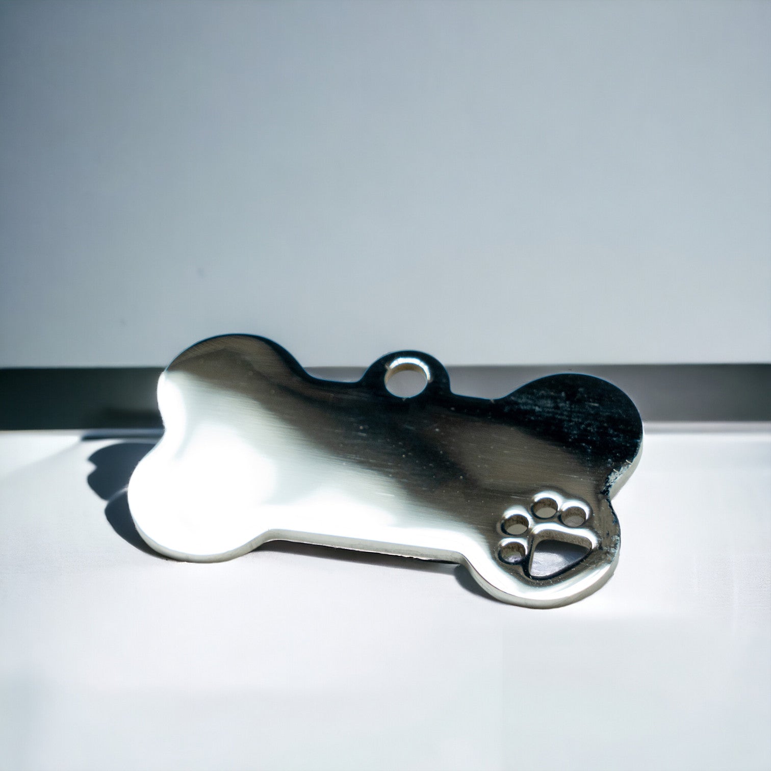 PFOTENMARKE - Edelstahl Hundemarke Anhänger Knochen mit individueller Gravur