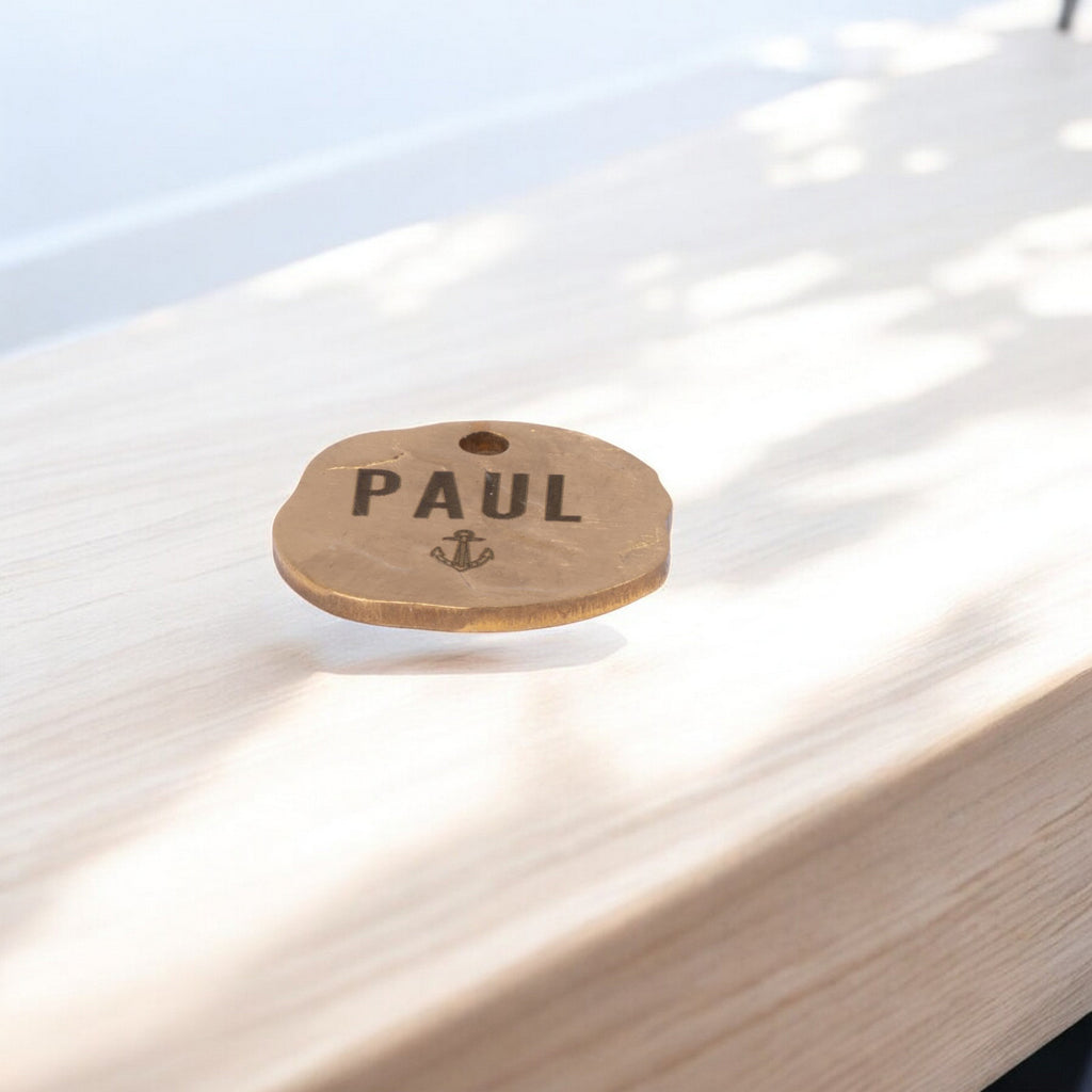 PFOTENMARKE - Messing Hundemarke in Stoßoptik – ca. 25 mm Durchmesser